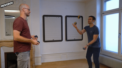 Zwei Personen Jonglieren gemeinsam